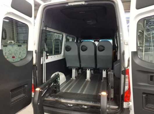 Fahrzeugabbildung Mercedes-Benz Sprinter 317 Kombi L2H2 Mobility Rollstuhl Lift