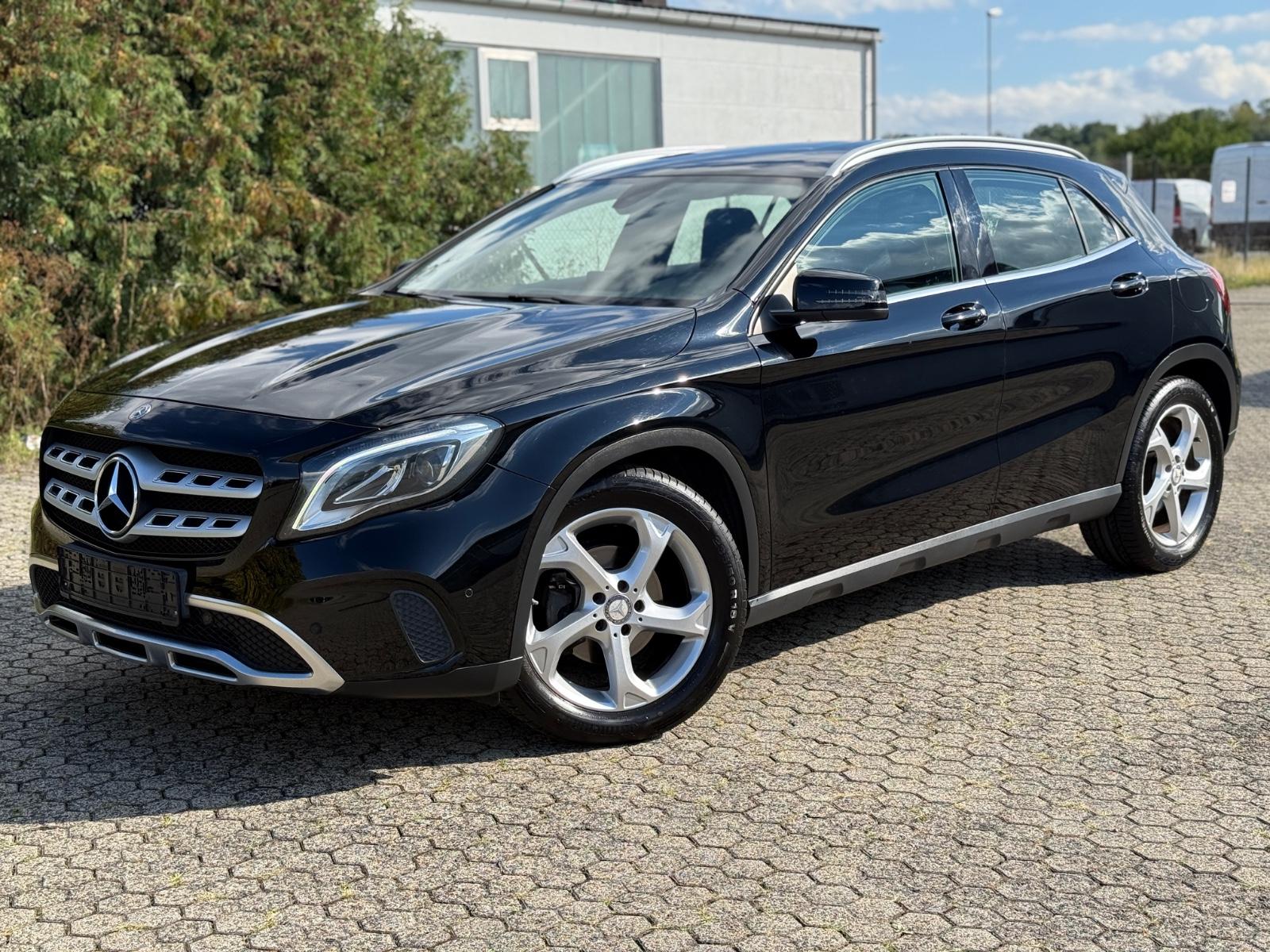 Mercedes-Benz GLA 180 * AUTOMATIK * NAVI * AHK * SITZHEIZUNG *