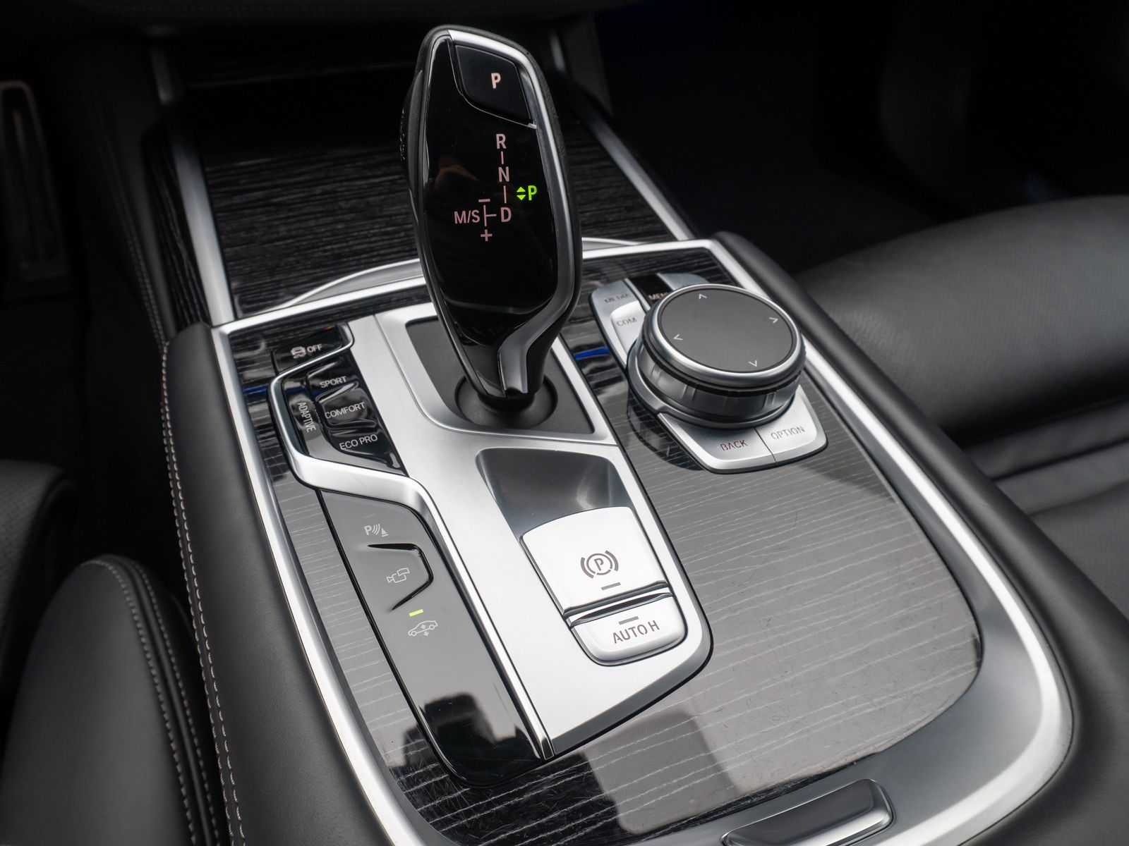 Fahrzeugabbildung BMW 740d xD M Sport 360°Laser HUD H/K SoftCl Massage