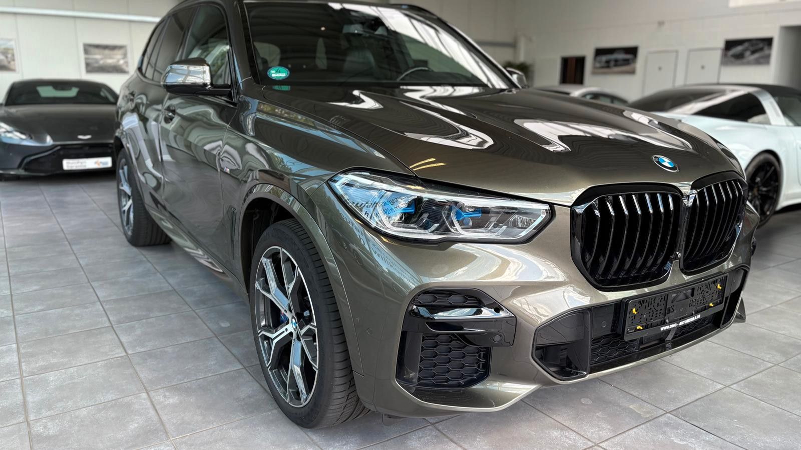Fahrzeugabbildung BMW X5 xDrive 30 d M SPORT,LASER,SKY-L,AHK,HUD,H&K