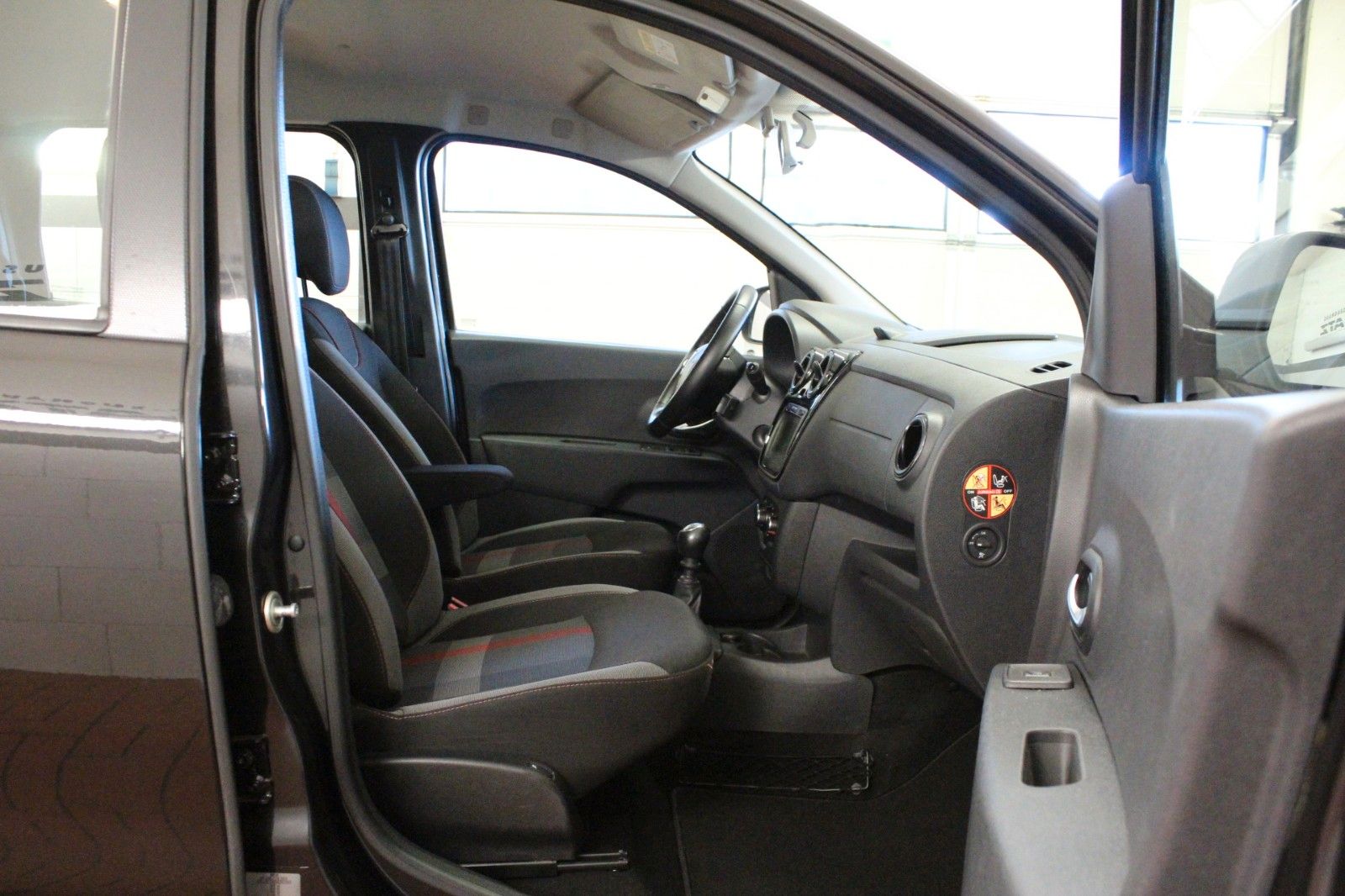 Fahrzeugabbildung Dacia Lodgy TCe 130 Stepway **Navi*7 Sitze*Techroad