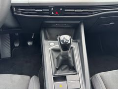 Fahrzeugabbildung Volkswagen Golf VIII Lim. Life Navi Massage Sitzh ACC Lane