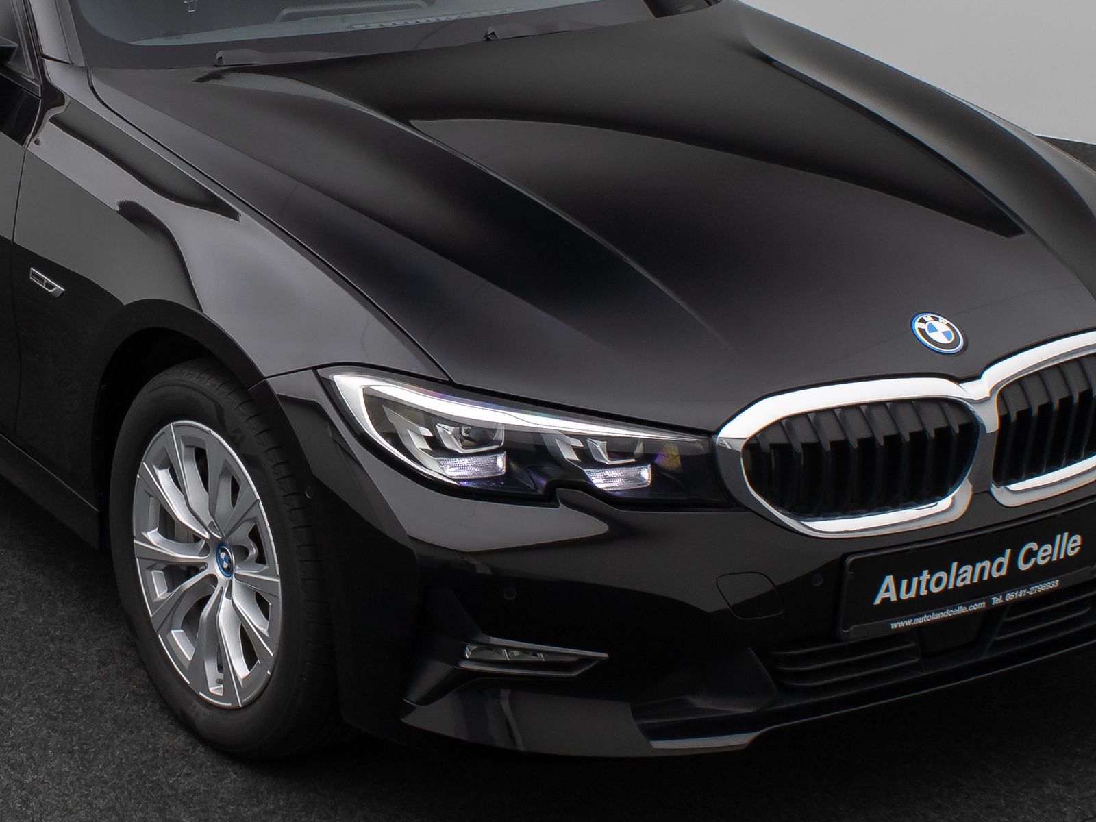 Fahrzeugabbildung BMW 330e Alarm Kamera DAB Stop&Go M Sportleder LED
