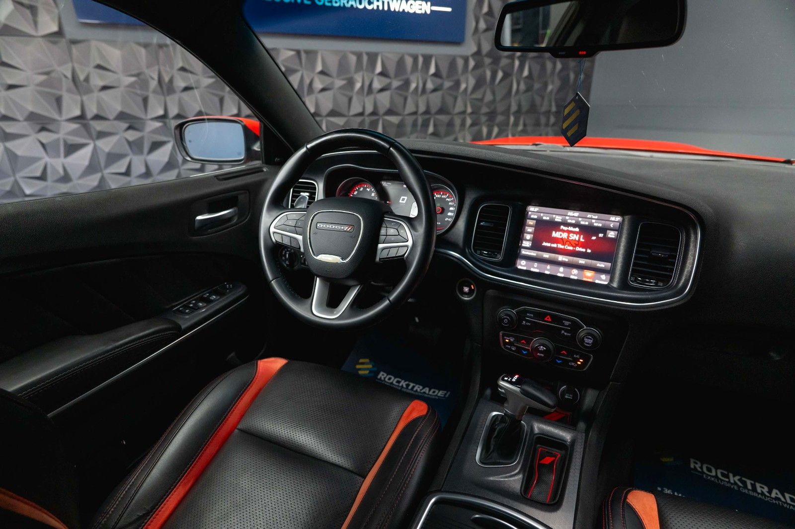 Fahrzeugabbildung Dodge Charger 3.6 FULL SRT Night Package *LED*Kamera*