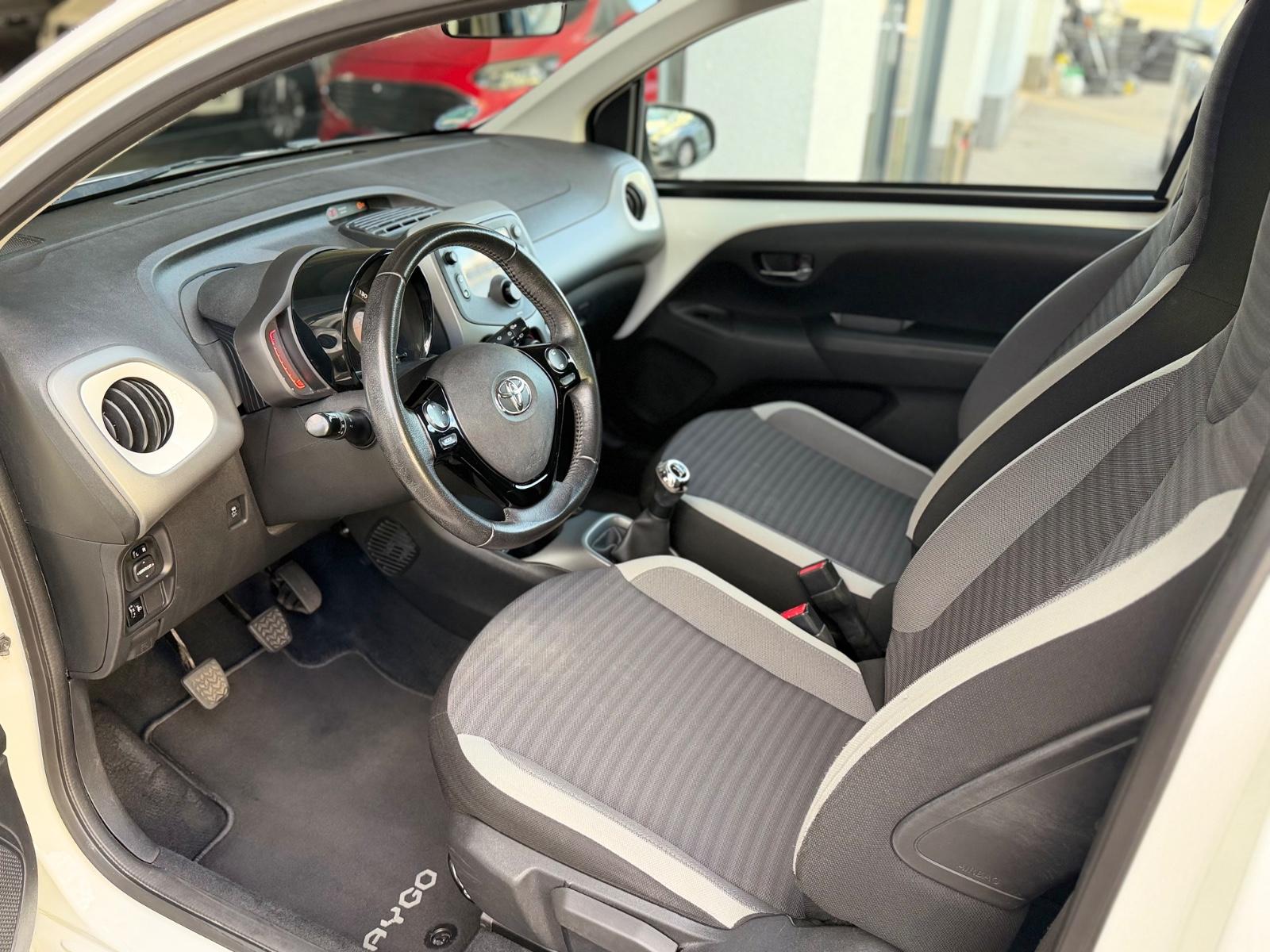 Toyota AYGO x-play *LED*BT*Klima*Tempomat*Lederlenkrad*