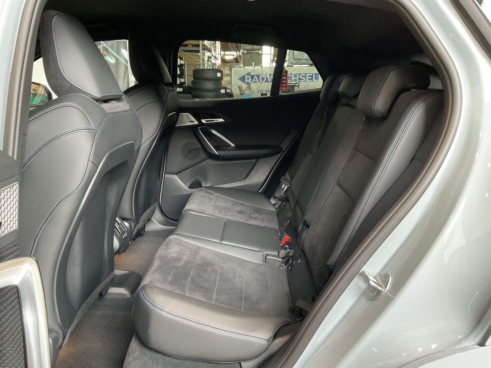 BMW iX2 - Bild 9