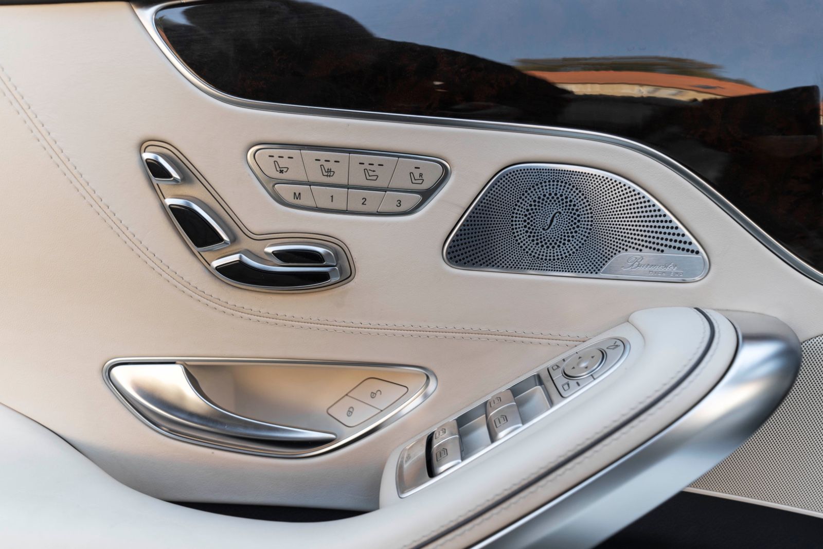 Fahrzeugabbildung Mercedes-Benz S 560 Cabriolet BURMESTER HUD 360° ACC LUFT TOTW