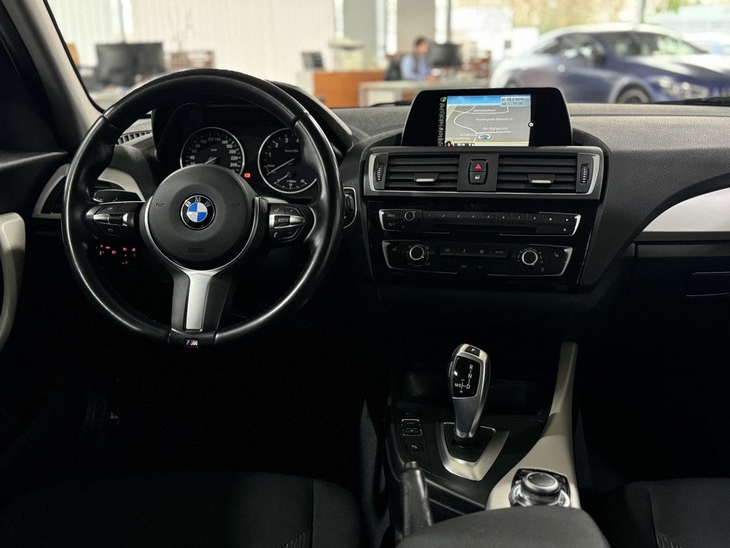 Fahrzeugabbildung BMW 120i Advantage SitzhzgPDC AHK Navi Tempomat