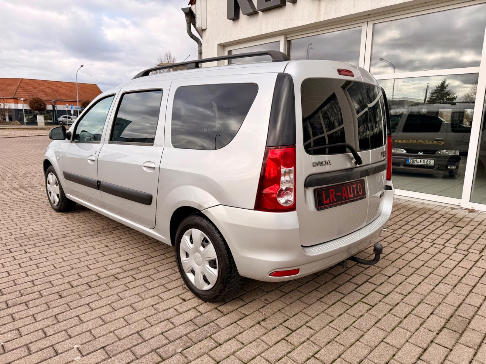 Dacia Logan 2009 — rear view