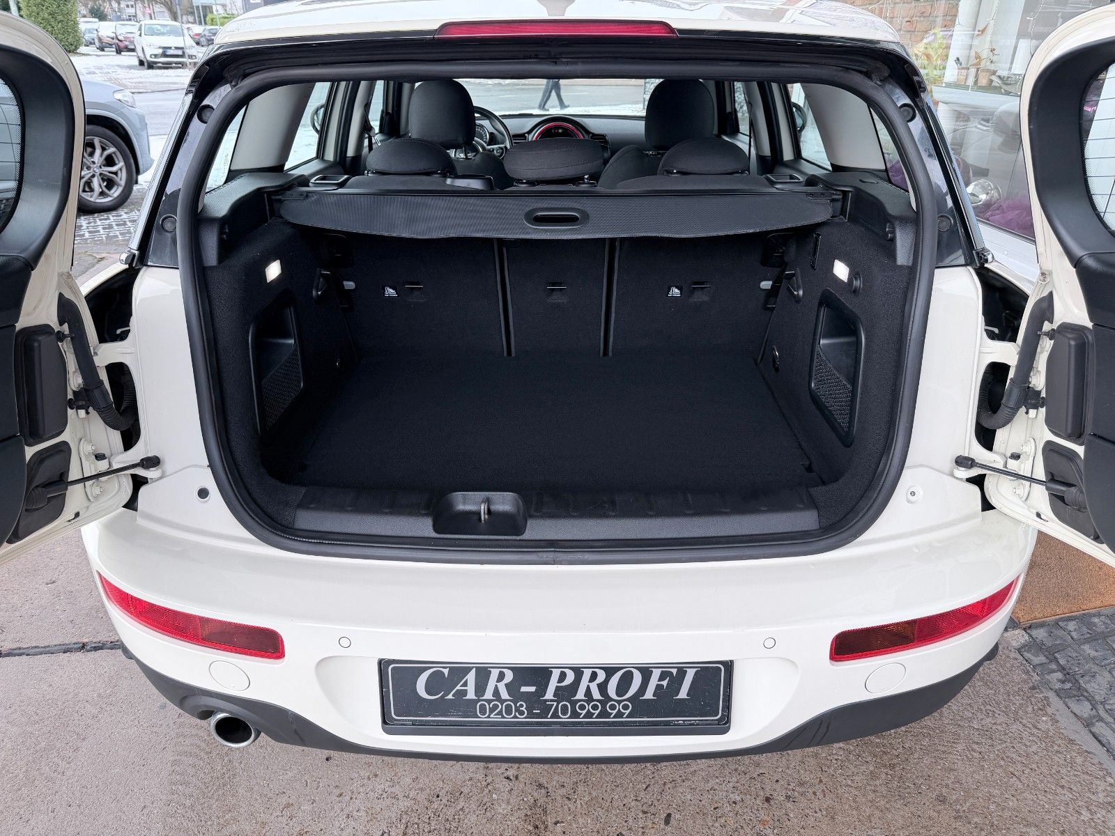 Fahrzeugabbildung MINI COOPER Clubman Autom. Navi/LED/Allwetter/PDC