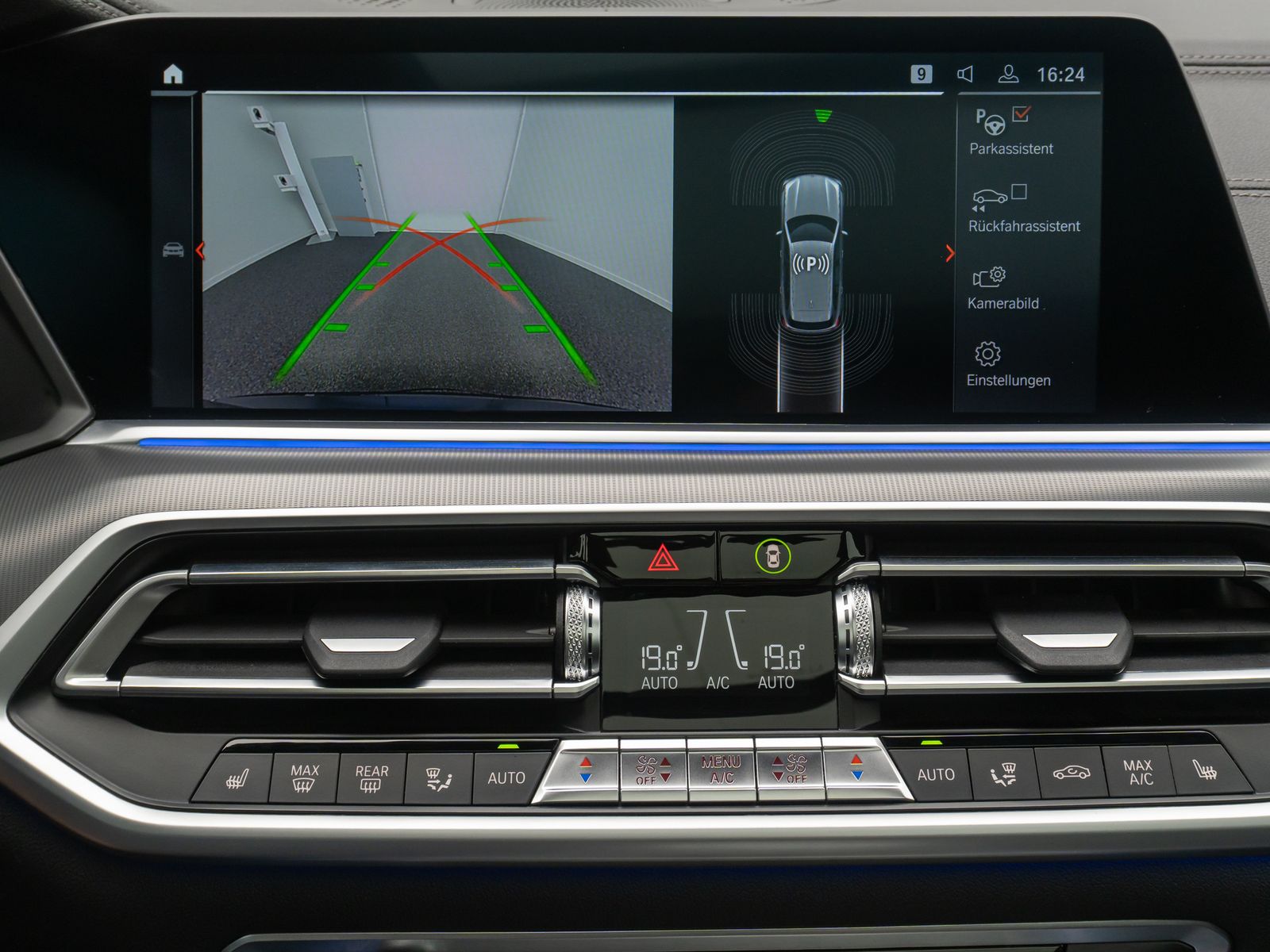 Fahrzeugabbildung BMW X5 xD40d M Sport Panorama Kamera HUD DAB B&W 22"