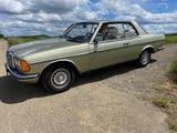 Mercedes-Benz 230 CE - Mercedes-Benz 230 mit Benzin-Antrieb: Coupé, Automatik, Ce
