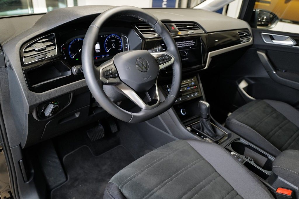 Volkswagen Touran 1.5TSI DSG Highline Pano StdHz AHK Rkam N foto 3