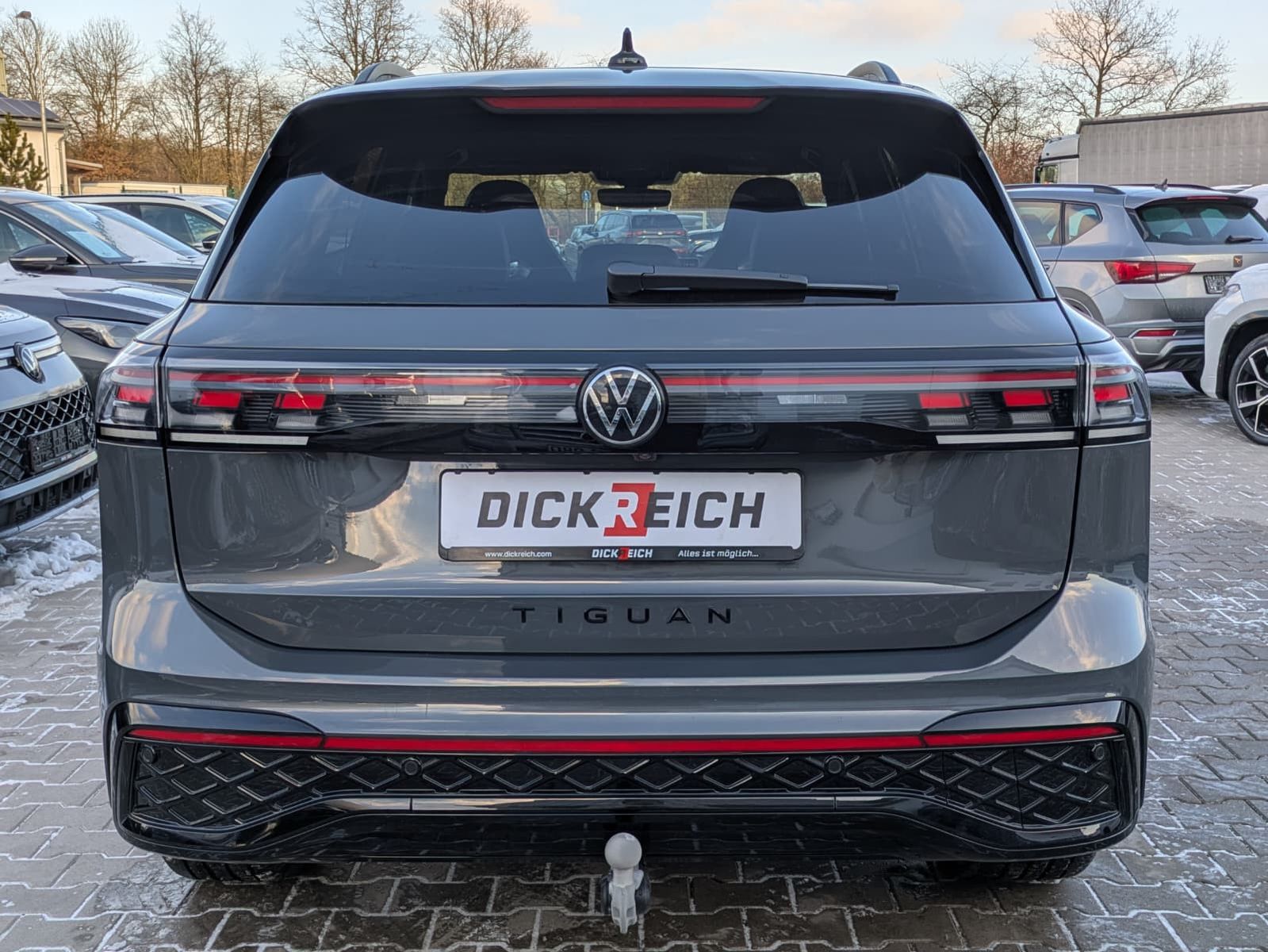 Fahrzeugabbildung Volkswagen Tiguan 2.0 TDI R-Line 4M Pano*Black*Matrix*AHK