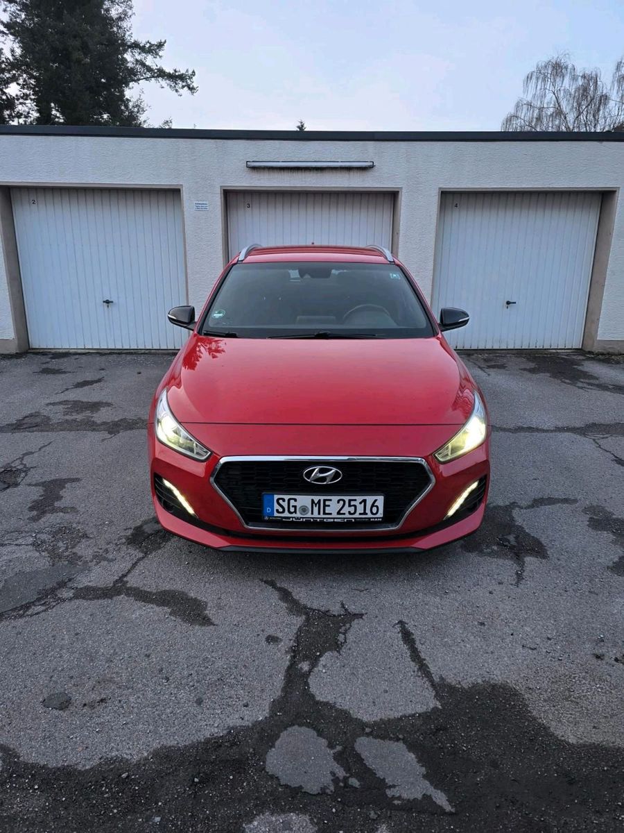 HYUNDAI i30