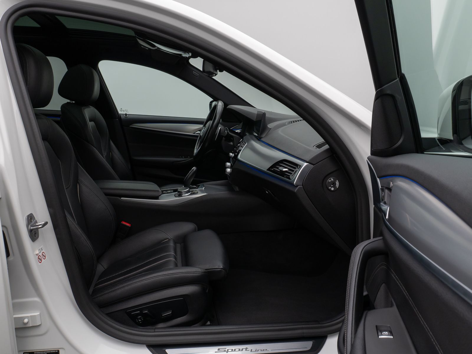 Fahrzeugabbildung BMW 520d Sport Line Kamera Panorama AHK HiFi Alarm