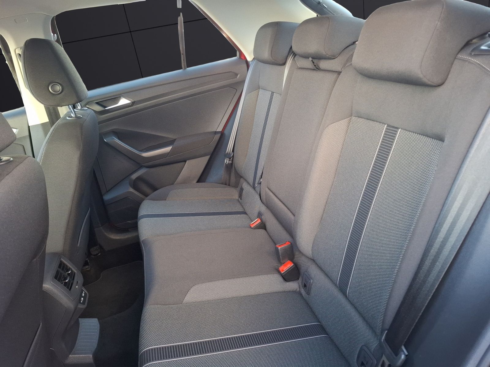 Fahrzeugabbildung Volkswagen T-Roc TSI Life LED Navi AID Park-Assoist SH