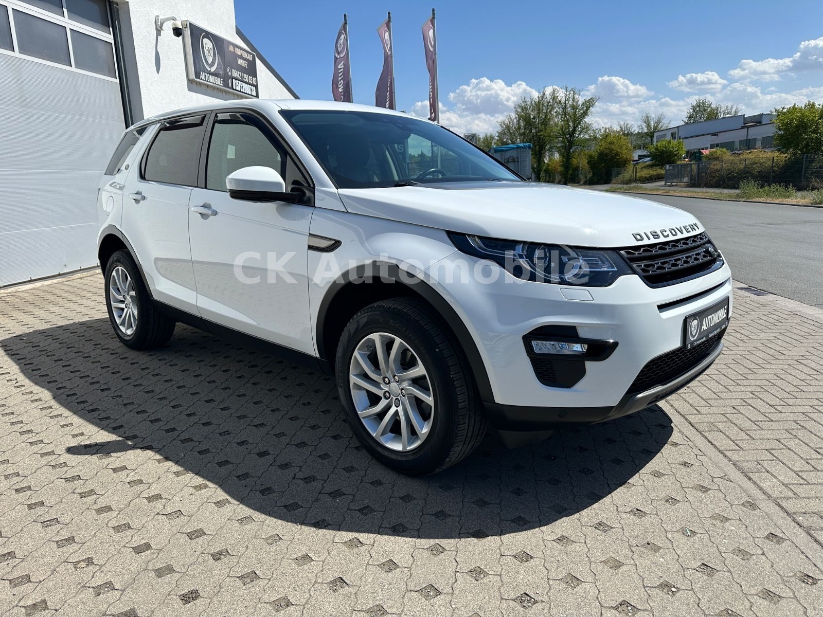 Fahrzeugabbildung Land Rover Discovery Sport 2.0 TD4 SE AWD/Navi/Bi-Xenon/Kam