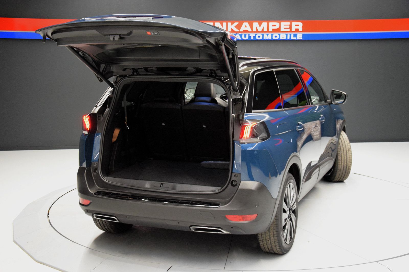 Fahrzeugabbildung Peugeot 5008 GT 7-Sitze Panorama LED ACC Focal Alcantara