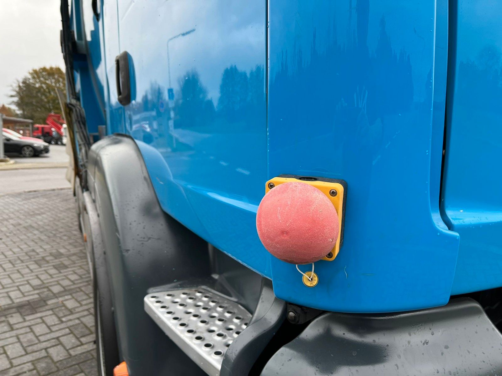 Fahrzeugabbildung MAN TGA 26.320 Überkopflader Müllwagen Automatik