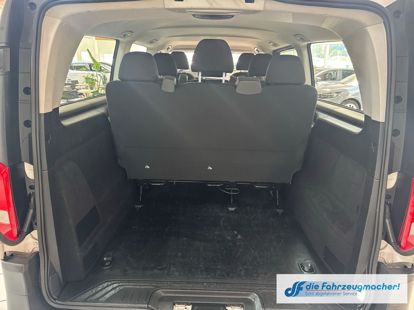 Fahrzeugabbildung Mercedes-Benz Vito Tourer 111CDI FWD extralang Pro AHK Klimaau