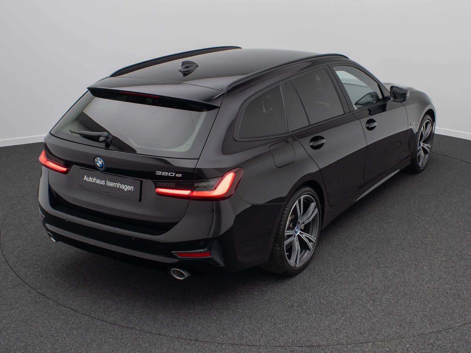 Fahrzeugabbildung BMW 320e Alarm DAB PDC GeschwindigReg Cockpit 19Zoll