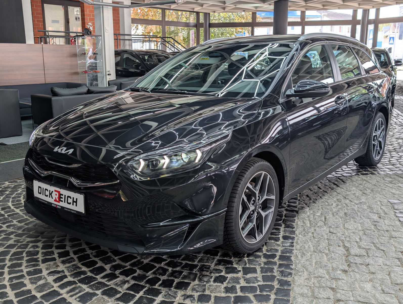 Fahrzeugabbildung Kia cee'd Sportswagon 1.5 DCT Spirit ACC*JBL*KAM*7J