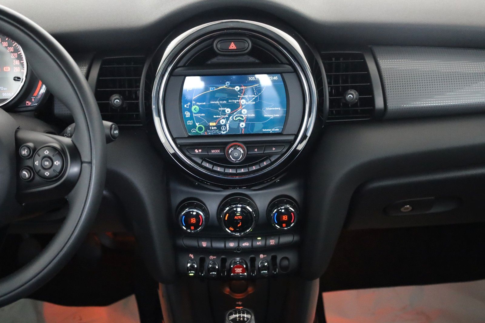 Fahrzeugabbildung MINI COOPER Cabrio Pepper, T.Leder,Navi,PDC vo+hi,LED