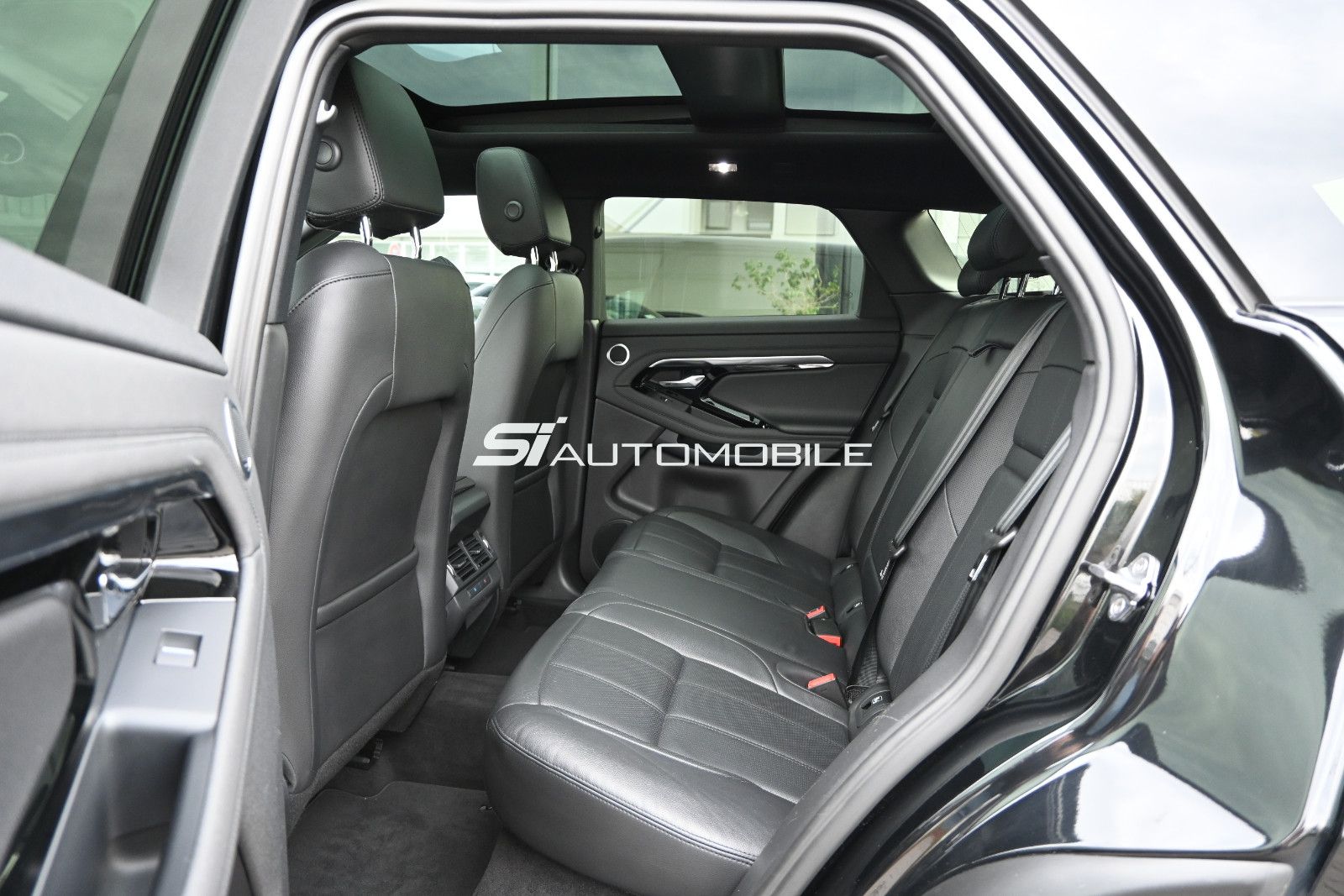 Fahrzeugabbildung Land Rover Range Rover Evoque D200 R-DYNAMIC SE AWD °BLACK°