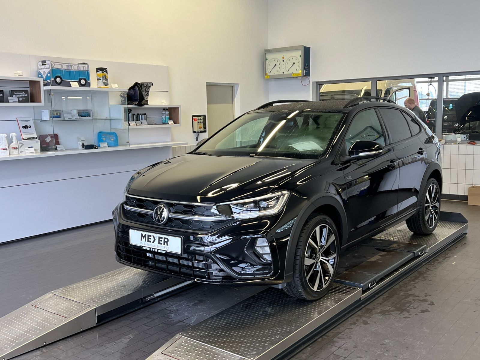 Fahrzeugabbildung Volkswagen Taigo R-Line 1.5 TSI DSG *AHK, Navi, "IQ.DRIVE"*