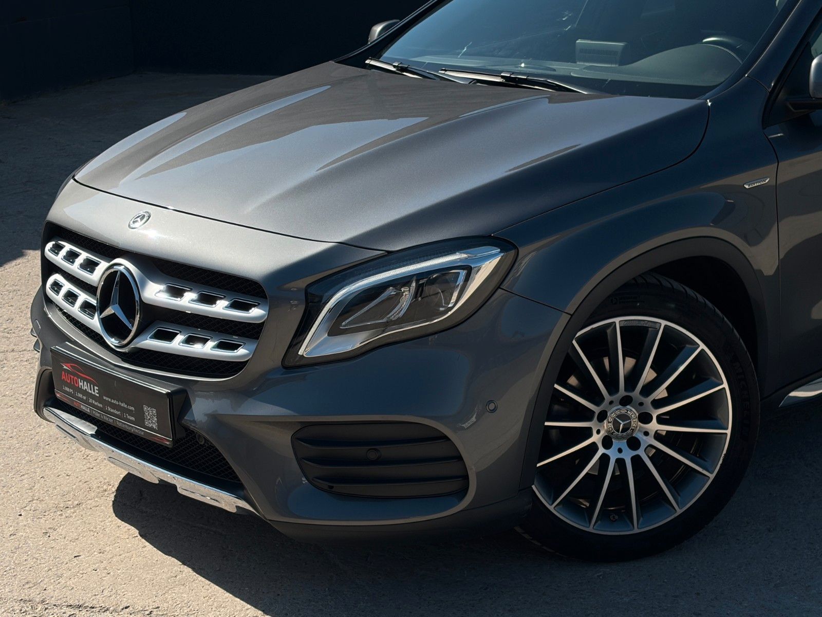 Fahrzeugabbildung Mercedes-Benz GLA 180 Urban Edition SHZ TEMP CAM NAVI BT LED