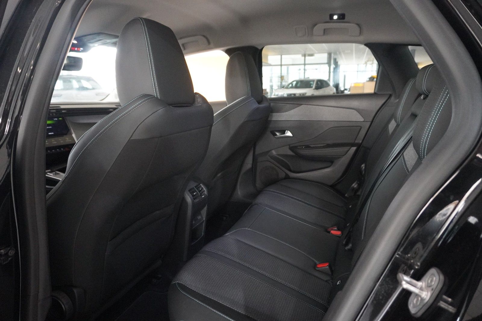 Fahrzeugabbildung Peugeot 308 SW 1.5D ALLURE NAVI/LED/360°/SPORT/SH/VIRT.
