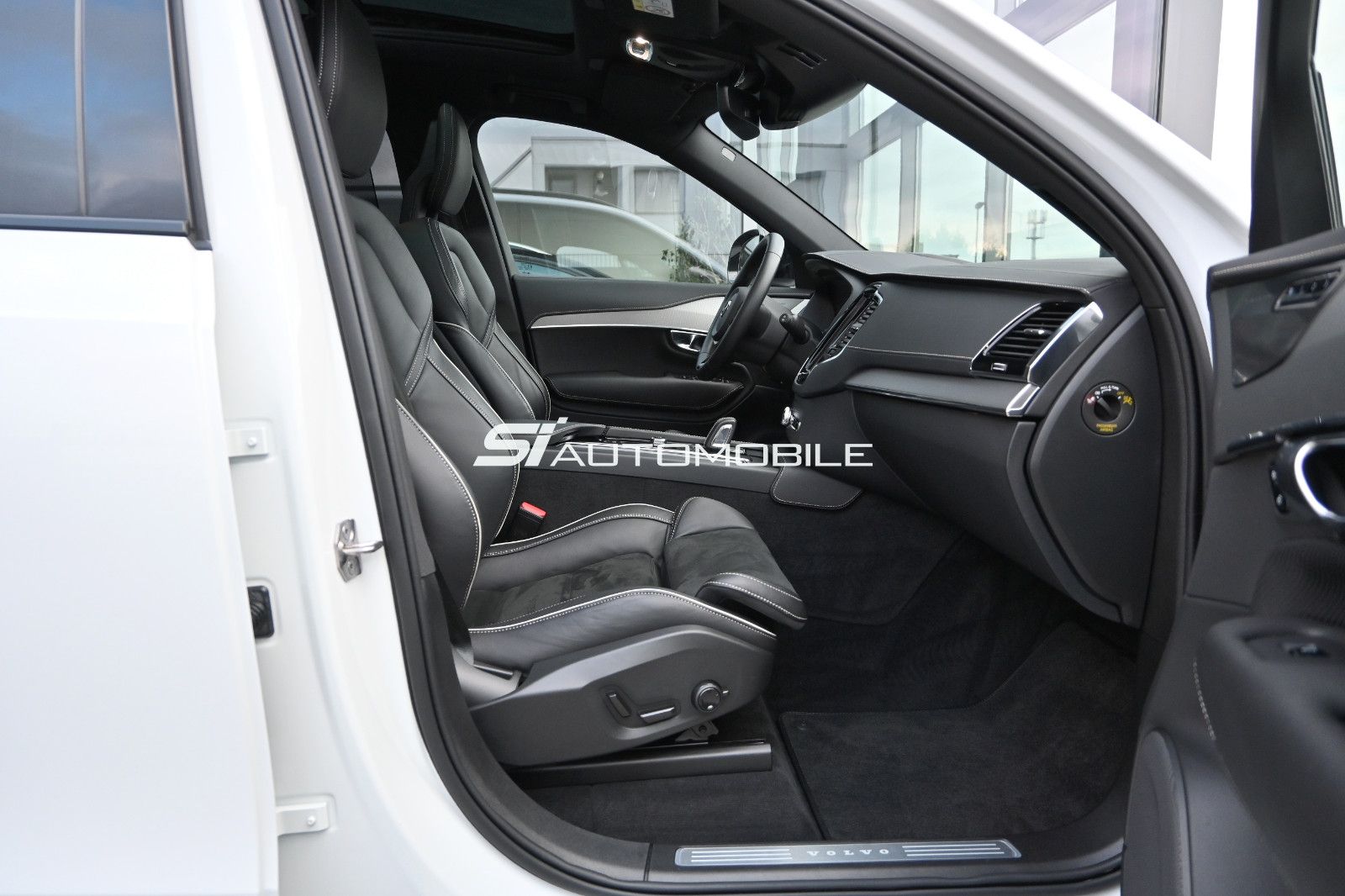 Fahrzeugabbildung Volvo XC90 B5 D AWD R-Design °ACC°AHK°PANO°STANDHEIZ°