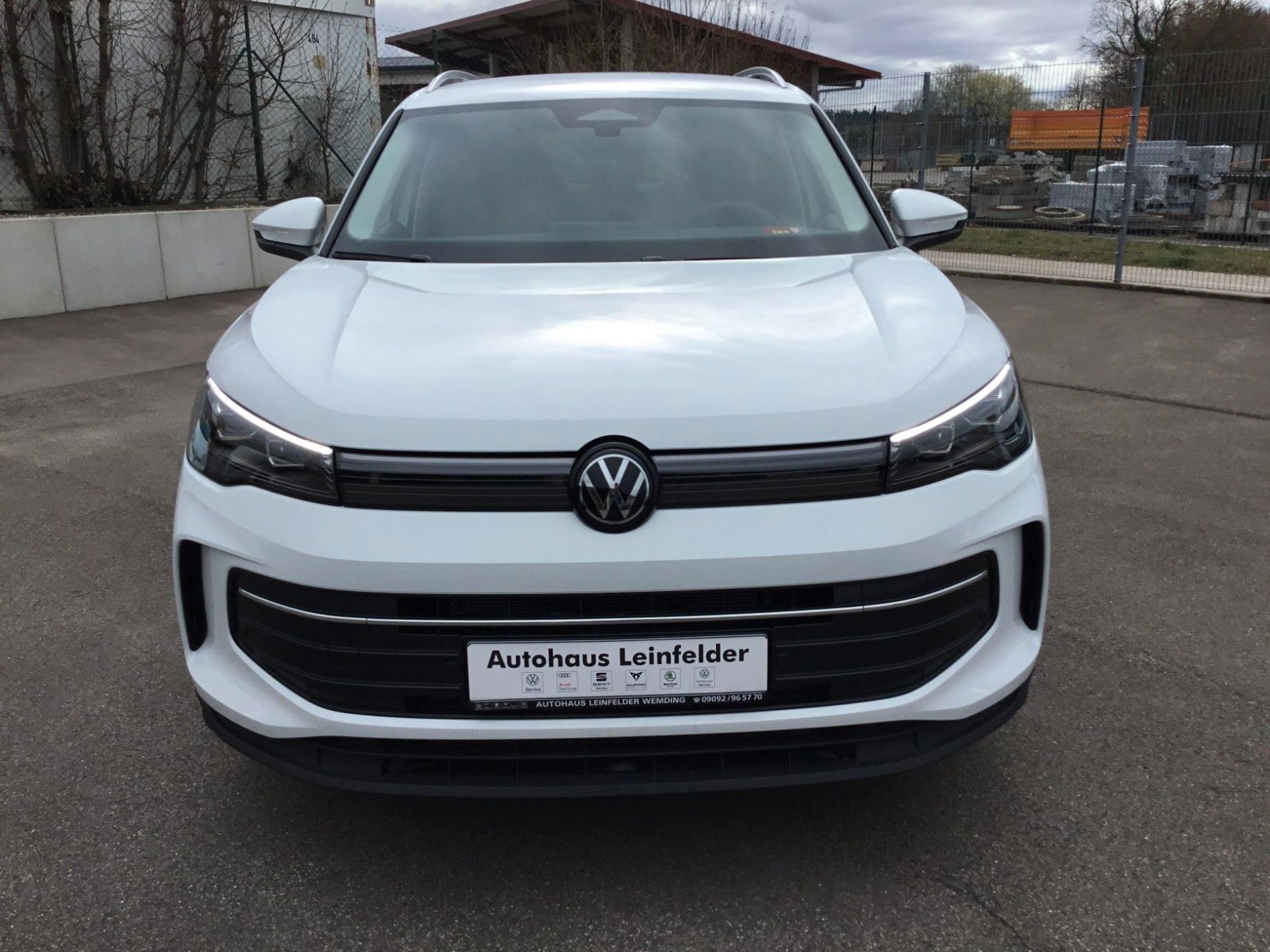 Fahrzeugabbildung Volkswagen Tiguan 1.5 eTSI DSG Life+AHK+LEDPlus+18"+Navi