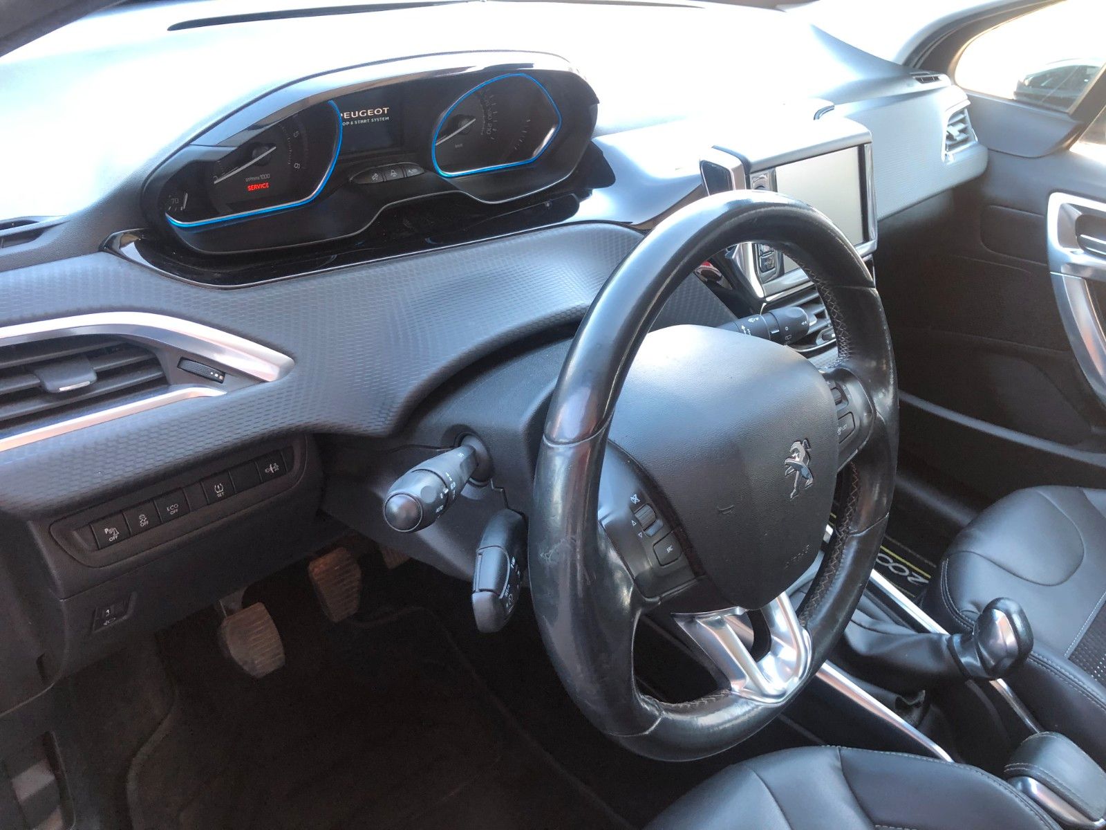Fahrzeugabbildung Peugeot 2008 Allure Klimaautomatik Parkpilot