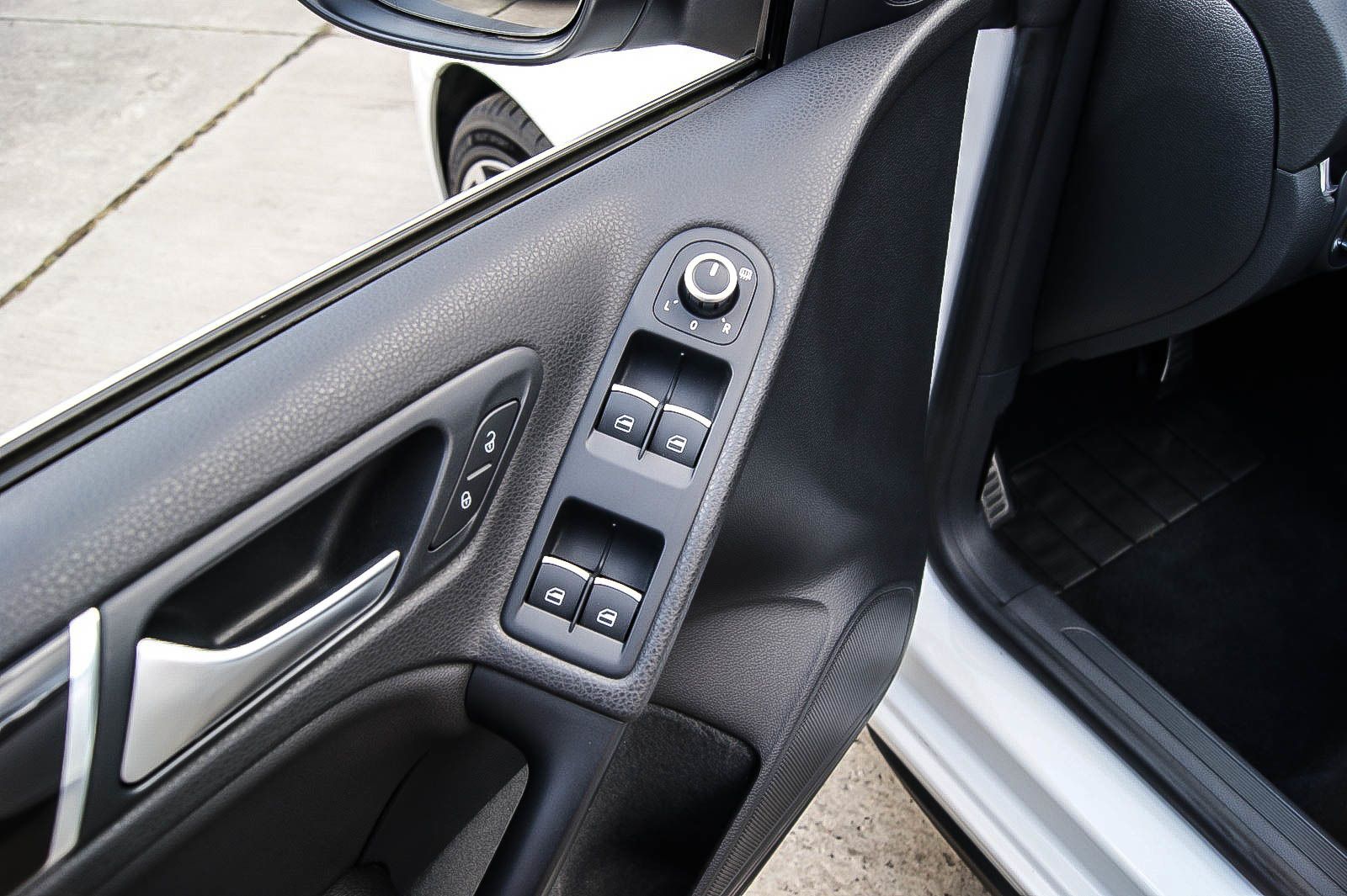Fahrzeugabbildung Volkswagen Golf VI GTI Cabriolet 20TSI DSG XENON LEDER NAVI
