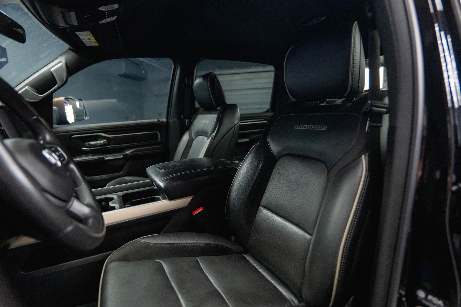 Fahrzeugabbildung Dodge RAM 3.6 V6 4x4 OFFROAD LARAMIE BLACK EDITION LED
