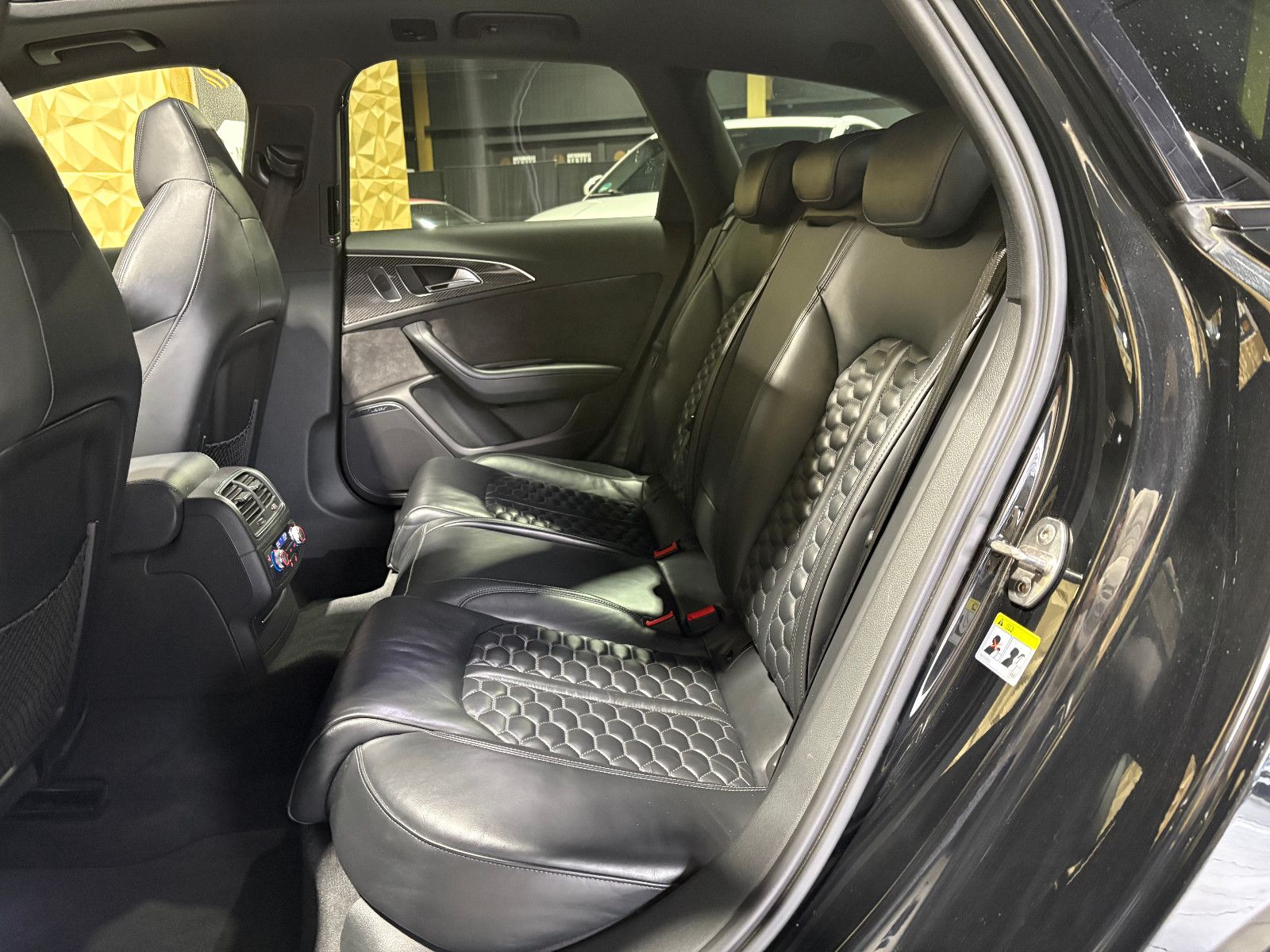 Fahrzeugabbildung Audi RS6 Avant 4.0 TFSI quattro performance/RAUTE/360