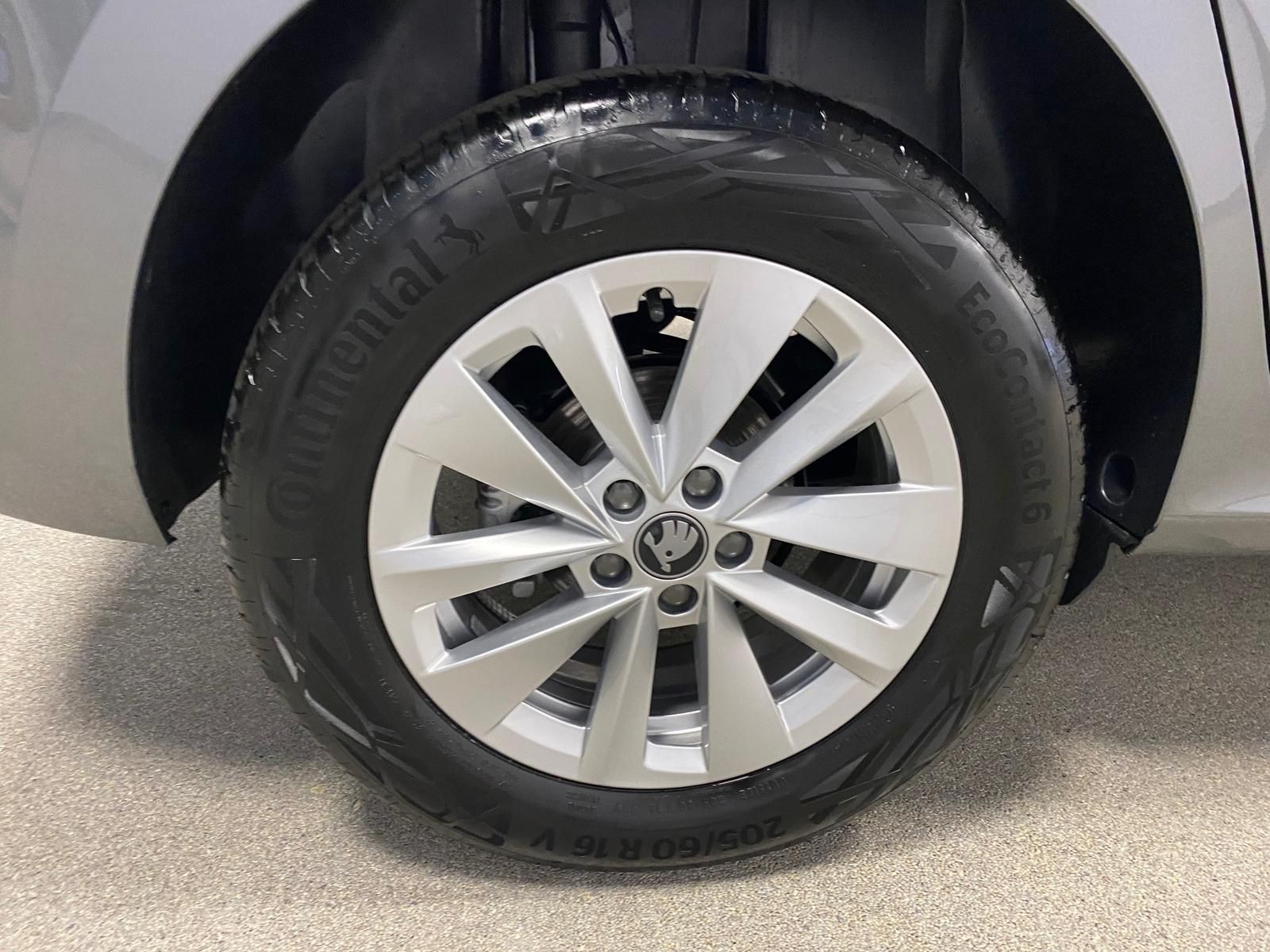 Fahrzeugabbildung SKODA Kamiq 1.0 TSI Selection AHK+APP+KLIMA+RFK+PDC+SI