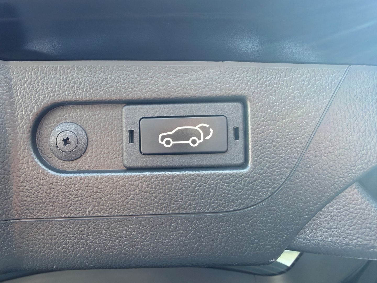 Fahrzeugabbildung KGM Rexton Sapphire 2.2D 4WD AT Top Zustand