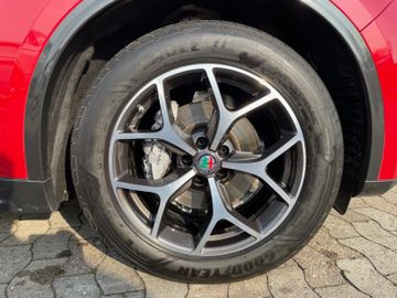Fahrzeugabbildung Alfa Romeo Stelvio Lusso Ti Q4 Navi Pano RFK AHK H&K uvm .