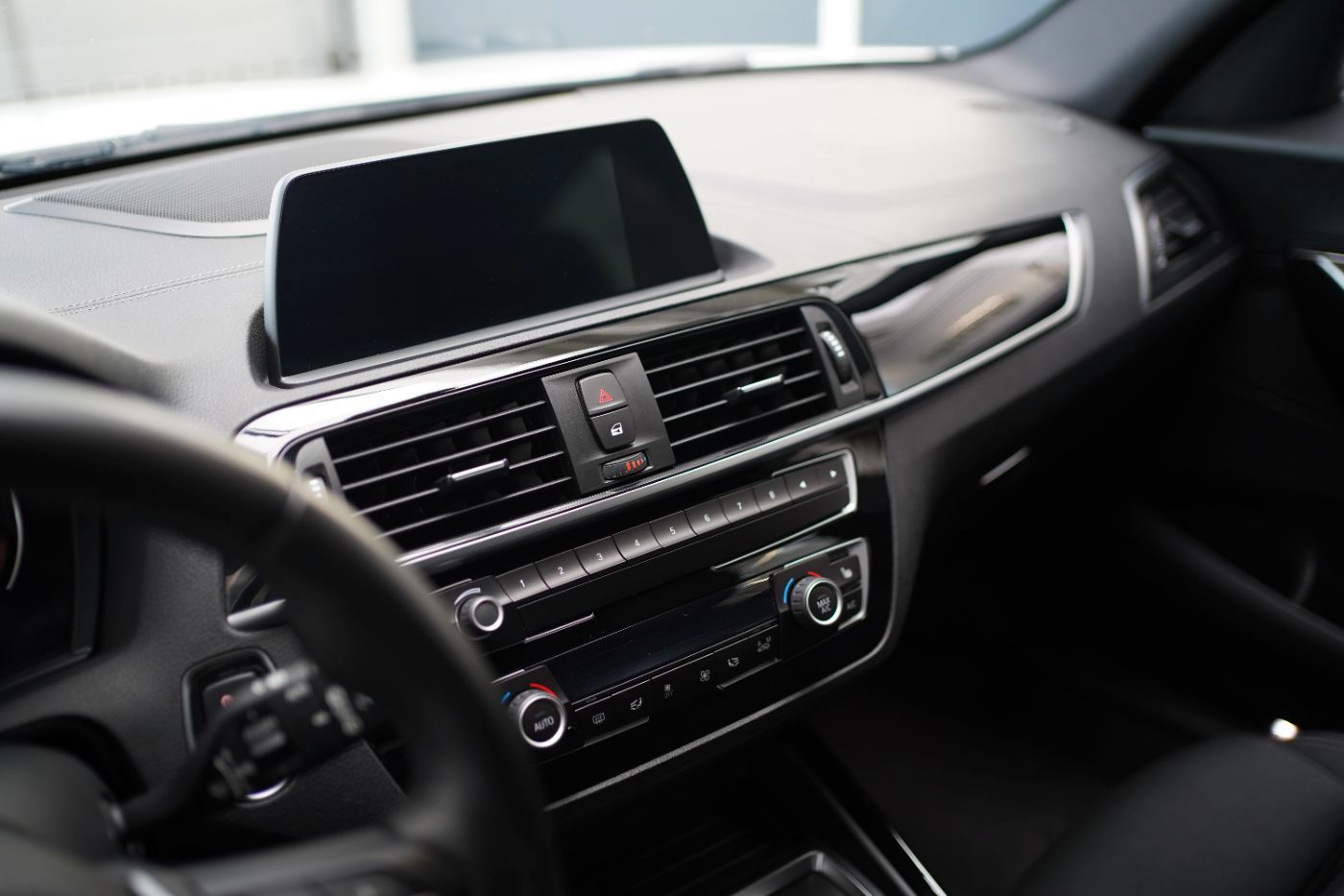 Fahrzeugabbildung BMW 116i M Sport LED+Navi+PDC+Parkassist+HiFi+