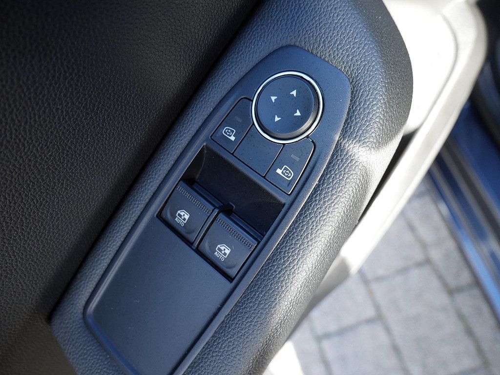 Fahrzeugabbildung Renault Clio Equilibre 1.0 KLIMA PDC LED SCHEINWERFER