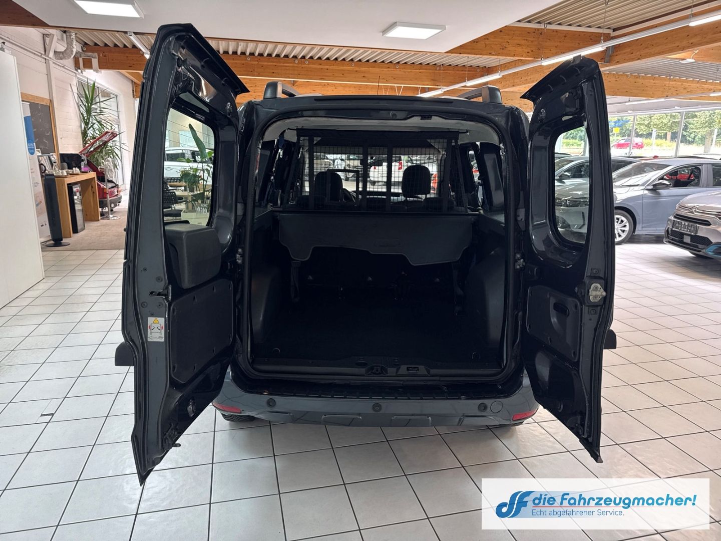 Fahrzeugabbildung Dacia Dokker Celebration ACC Apple CarPlay Android Aut