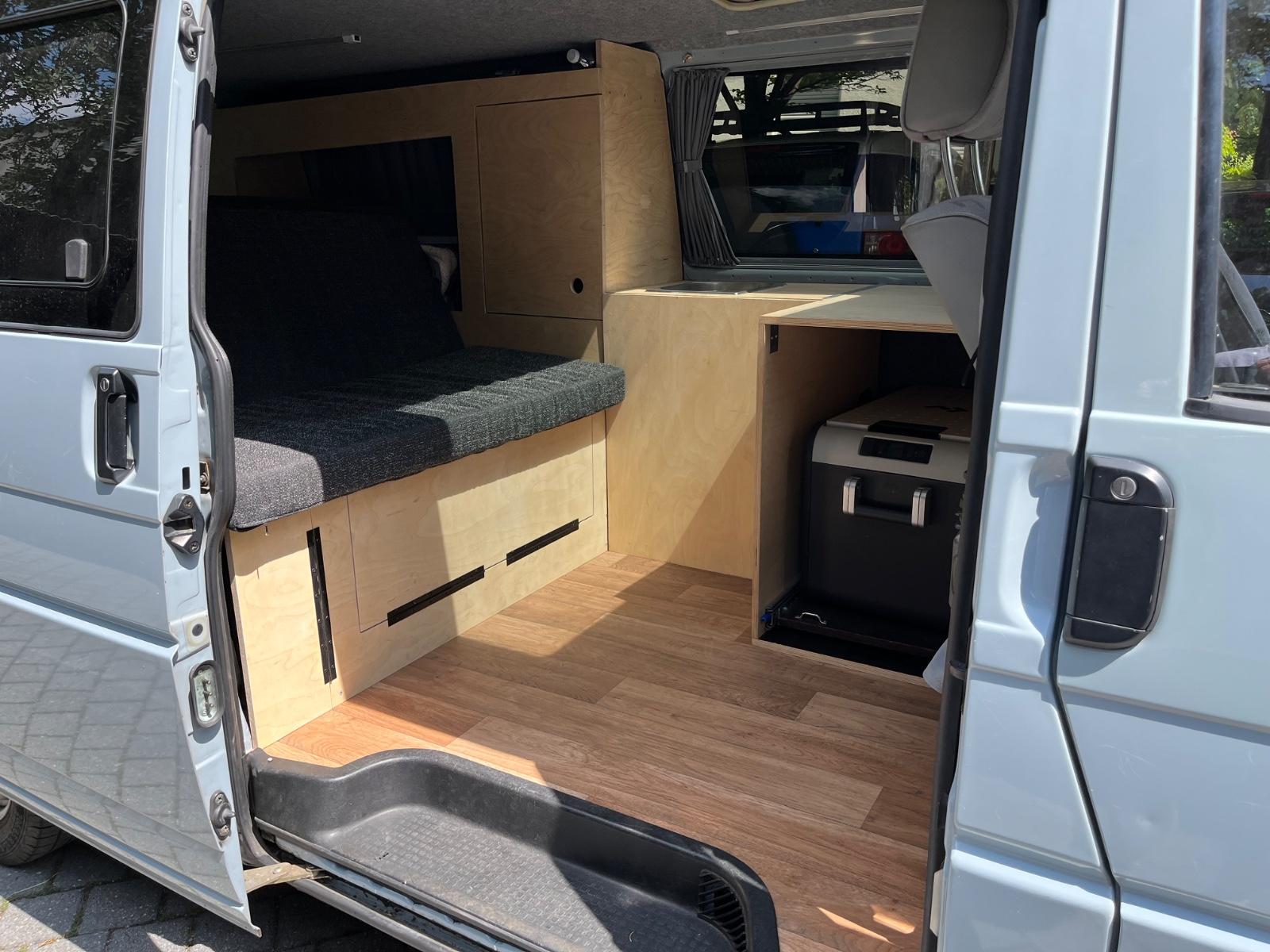 Volkswagen T4 2.5L Benziner  mit Campingausbau