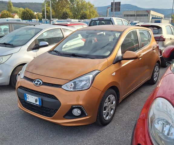 Hyundai i10 1.0 Login NEOPATENTATI