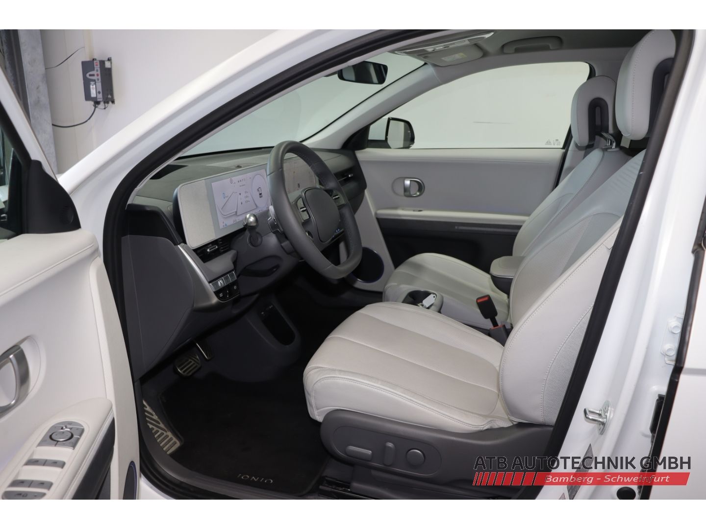 Fahrzeugabbildung Hyundai IONIQ 5 77,4 kWh UNIQ 4WD 98,9% SOH HUD Navi Sou
