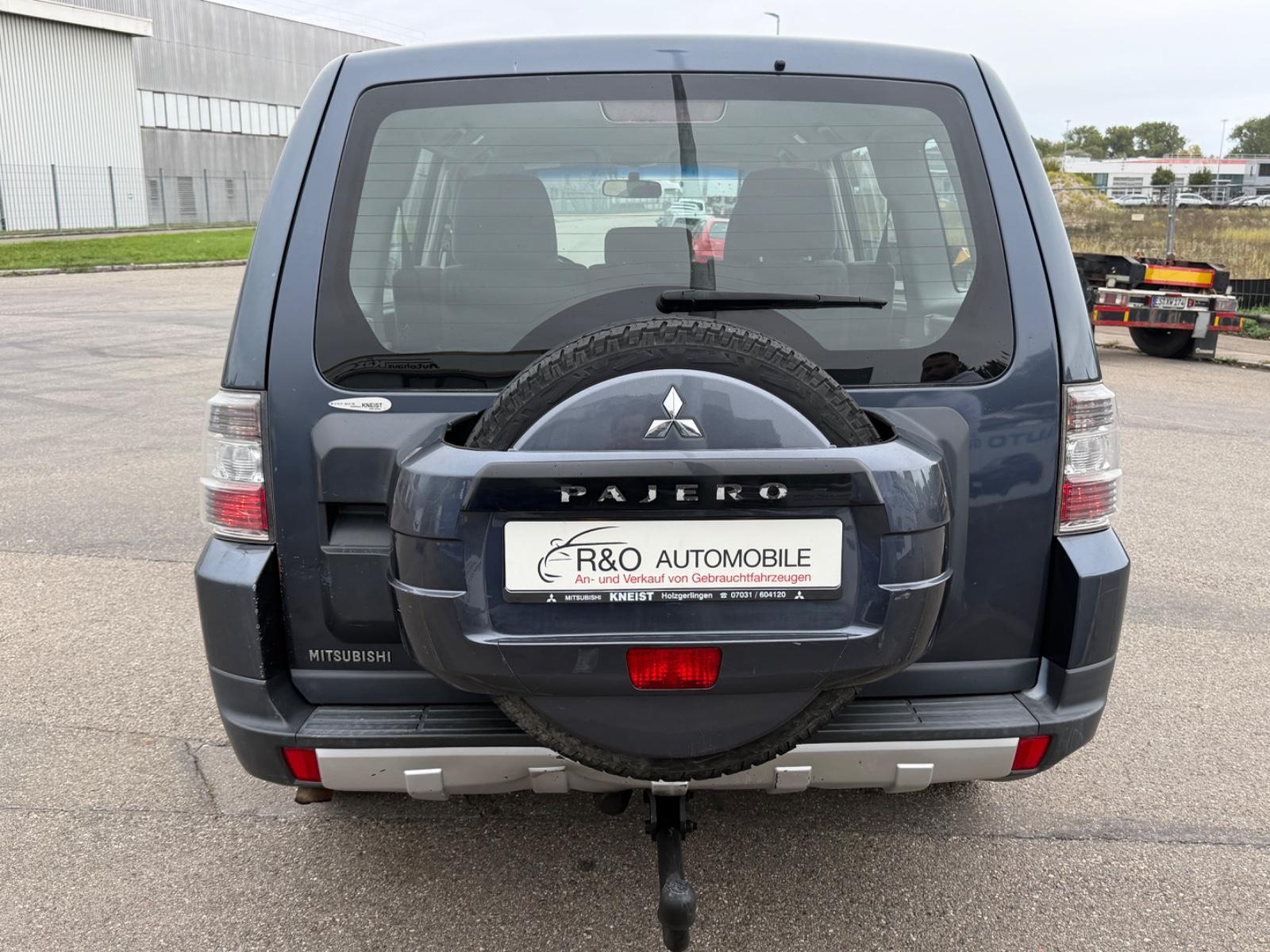 MITSUBISHI PAJERO 3.2 DI-D 160CH - INVITE - BVM - ATTELAGE - CT NEUF - HISTORIQUE ENTRETIEN COMPLET - 1ERE MAIN
