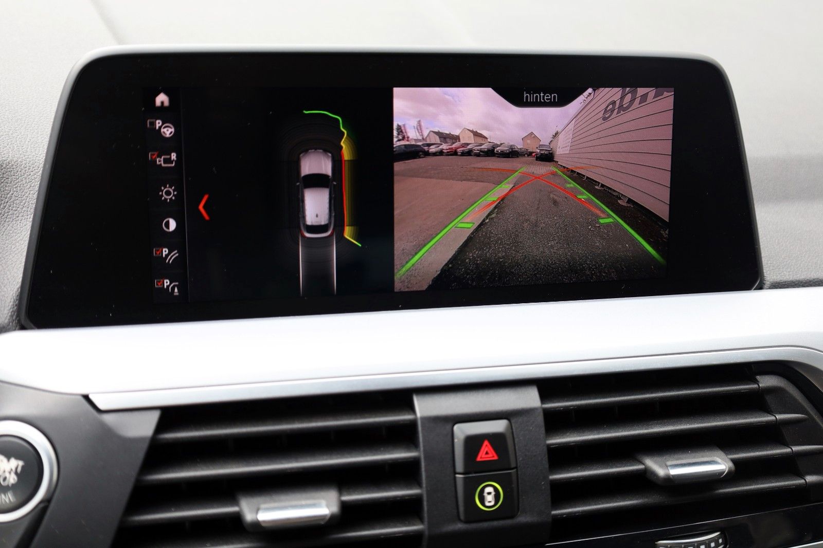Fahrzeugabbildung BMW X4 xDrive 20 i Advantage,Leder,Navi,Kamera,LED