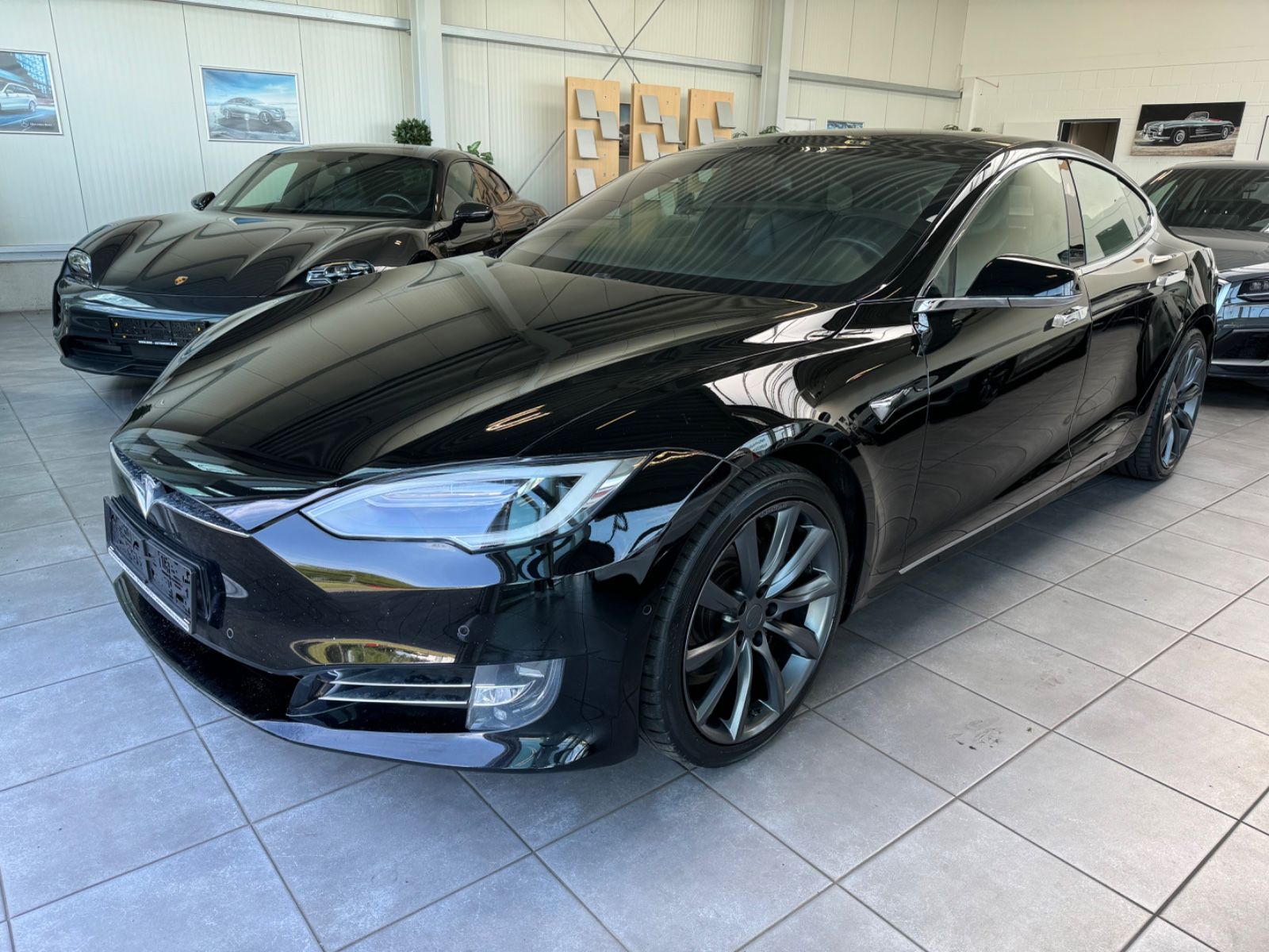 Fahrzeugabbildung Tesla Model S /Panodach/20Zoll/Vollleder-Sportsitze